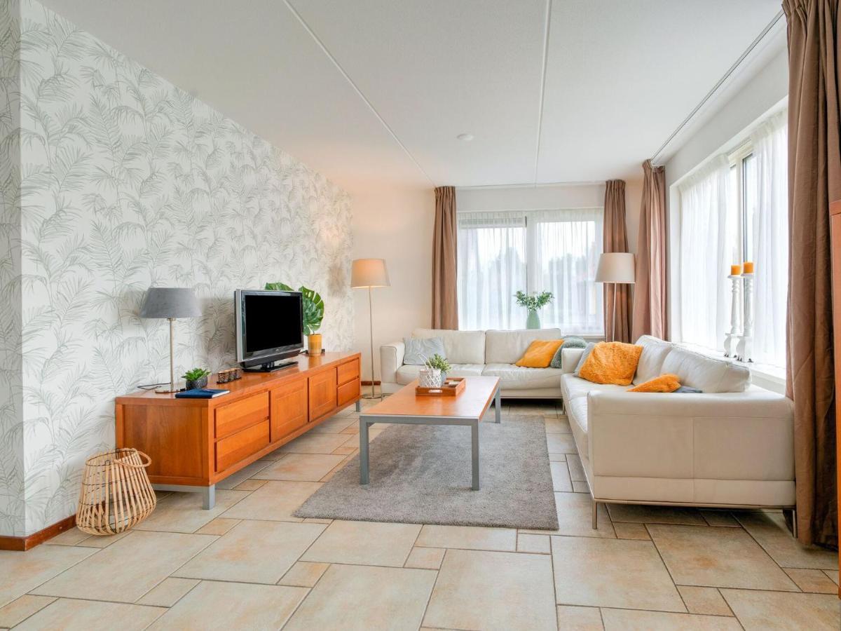 Captivating Holiday Home In Zeewolde Near Forest 外观 照片