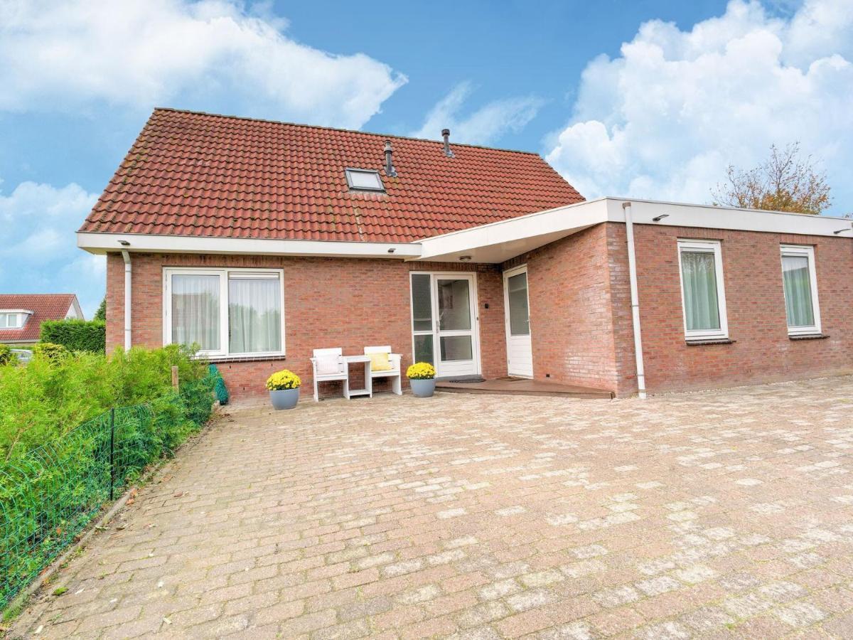 Captivating Holiday Home In Zeewolde Near Forest 外观 照片